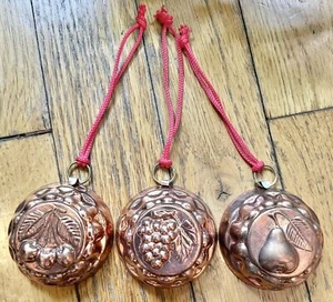 3 Vintage COPPER Metal ASPIC MOLDS Wall Hangings CHRISTMAS ORNAMENTS Italy Lot - Picture 1 of 2