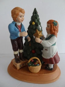 KEEPING THE CHRISTMAS TRADITION 1982 Second Edition Christmas Memories Figurine - Picture 1 of 12