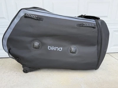 Estuche de viaje para bicicleta Biknd helio acolchado con aire usado Foto 1 de 4