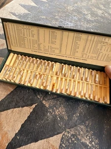 Kiste mit diversen Uhrenteilen Vintage Zeiger sortiert G51 - Bild 1 von 12