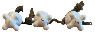 Antiguo juego de válvulas de porcelana para bañera Foto 1 de 3