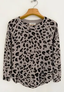PLY Women Cashmere Sweater Sz S Pullover Leopard Print Crew Neck Curved Hem - Picture 1 of 5