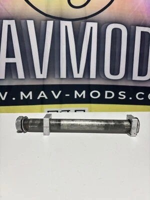 CRF250R CRF 250R 2005 HONDA OEM usado 2004-2009 eje de rueda trasera Foto 1 de 4