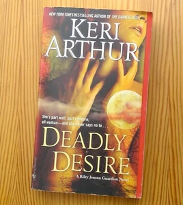 Deadly Desire (Riley Jenson) by Keri Arthur 2009 paperback - Picture 1 of 7