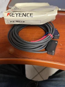 KEYENCE PZ-M51P PHOTOELECTRIC SENSOR SET (TRANSMITTER AND RECEIVER) - Picture 1 of 2