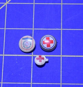 2690 3 kleine alte Rotkreuz Abzeichen/Anstecknadeln - Bild 1 von 1