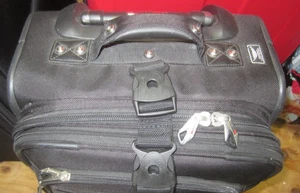 Delsey Luggage Expandable Rolling Fold-out Suiter 21x14x9 Lightweight 12674BK - Picture 1 of 15