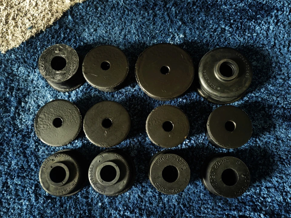 Cabin Mounting Bushing Fit Toyota Hilux Pickup LN80 LN85 LN90 LN106 1988 – 1997 - Image 1 of 1