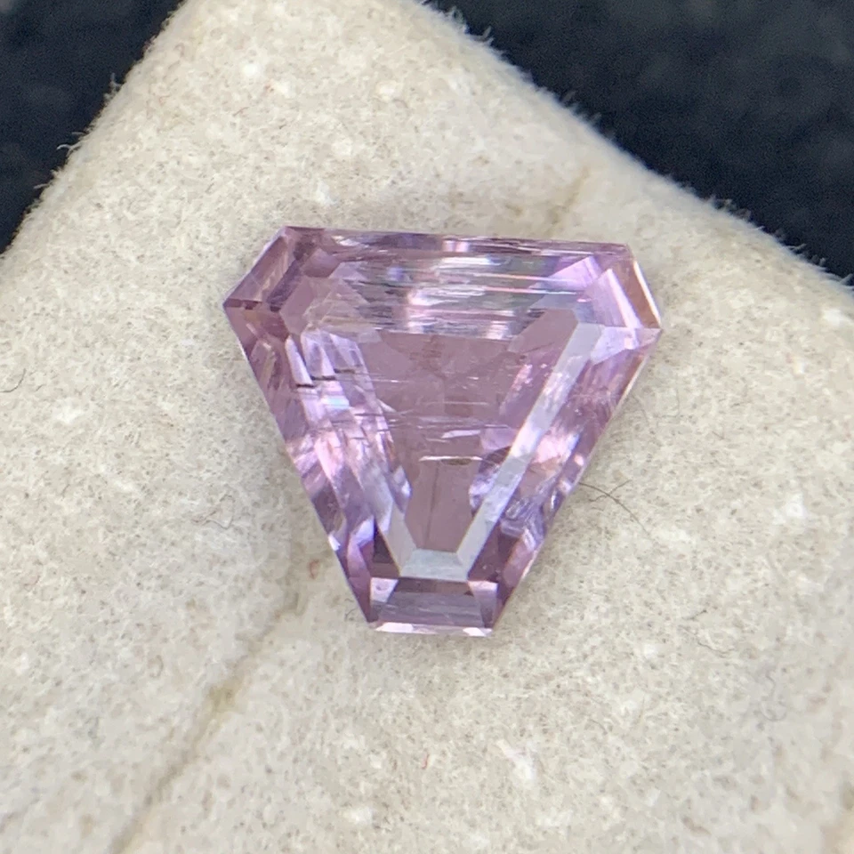 Diáspora natural de 2,30 quilates de Afganistán 8,7 x 8,7 x 4,4 mm corte de billones Foto 1 de 4