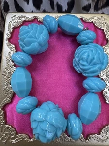 Tarina Tarantino Vintage Cameron Turquoise Blue Rose CHUNKY Lucite Bracelet $68 - Picture 1 of 4