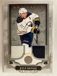 MAGLIA DOPPIA Upper Deck Artifacts 2018-19 Kyle Okposo #37 (084/165) - Foto 1 di 2