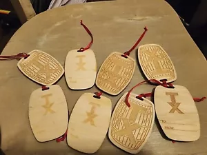 Menge 8 Holz TX Whiskey Bourbon Geschenkanhänger Urlaub Geburtstag Trauzeugen Trauzeuge - Bild 1 von 3