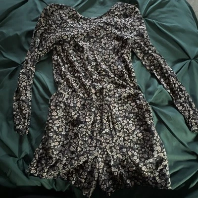 H&M Divided Romper Black Floral Print Bell Sleeve V-Neck Pockets Size 6 - Image 1 of 3