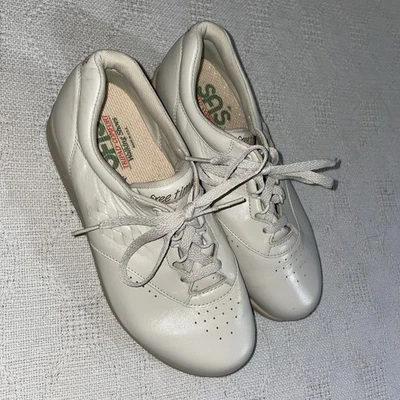 SAS Women’s Work Shoes Size 6.5 W Beige Leather Occupational Clinic Hospital  - Image 1 of 4