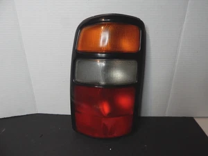 2000-2006 GMC Yukon XL Suburban Tahoe Passenger Tail Light OEM 16525376 - Picture 1 of 4