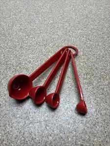 Williams Sonoma Measuring Spoons Heavy Red Melamine Plastic ~ Set of 4 - Picture 1 of 4