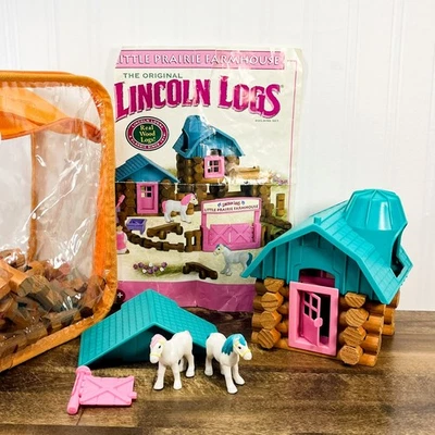 Lincoln Logs Little Prairie Farmhouse madeira incompleta com cavalos - Imagem 1 de 4