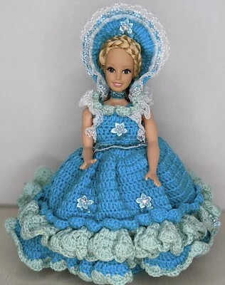 De colección Muñeca Tejido Festoneado Vestido Soporte Pañuelo Inodoro Cubierta de Papel Aqua Kitsch Foto 1 de 4