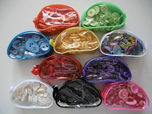 Buttons in clear zip pouch various sizes and colours approx 200 per bag - Picture 1 of 11