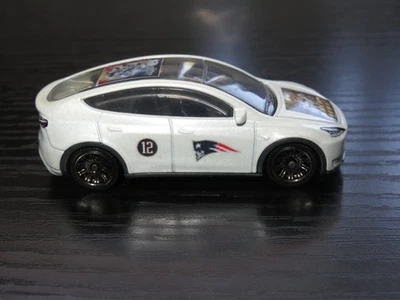 Caja de cerillas Tesla Modelo Y 2024 con calcomanías Tom Brady Patriotas únicas Foto 1 de 4