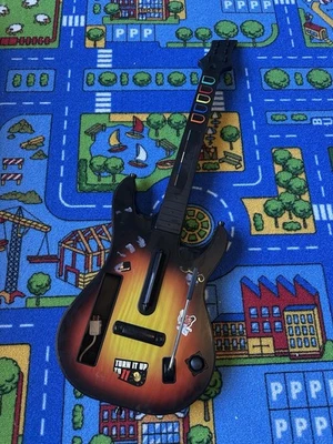 Nintendo Wii Guitar Hero Sunburst Chitarra Rosso Ottano Con Cover Telecomando - Immagine 1 di 4