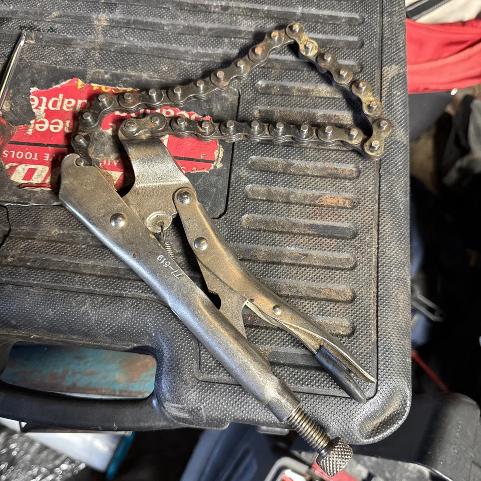 Duralast Model 77-519 19" Adjustable Locking Chain Link Pipe Vise Pliers in EUC - Image 1 of 3