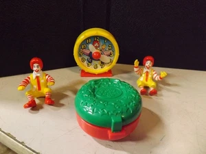 2 figuras vintage de Ronald McDonald, reloj, corona de Navidad - Imagen 1 de 5