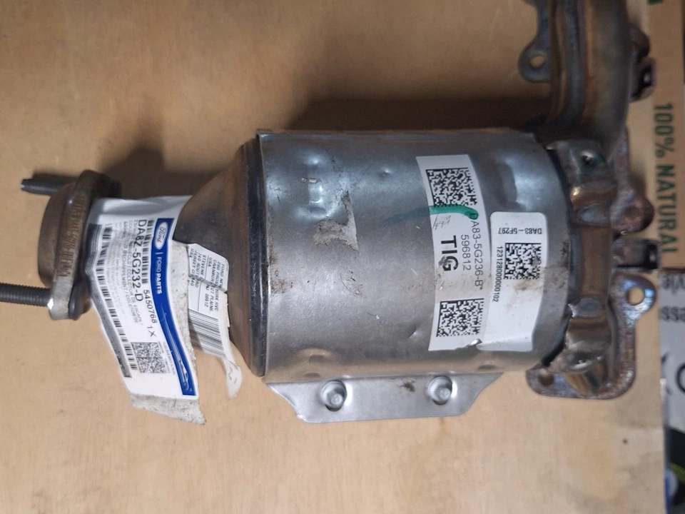 NUEVO CONJUNTO COLECTOR DE ESCAPE Y CATALIZADOR ORIGINAL FORD DA8Z-5G232-D, DA8Z-5G232-C Foto 1 de 4