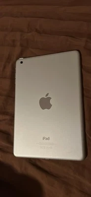 Apple iPad Mini 1st Generation 16GB, Wi-Fi, 7.9 In-White&Silver - Image 1 of 2