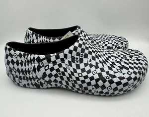 Zuecos sin cordones Crocs On The Clock gráficos de trabajo para hombre talla 12 EE. UU. - Imagen 1 de 9