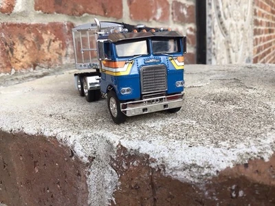 New 1/64 DCP   Freightliner Cabover COE  Tractor W/  Wilson Grain Trailer. - Image 1 of 4