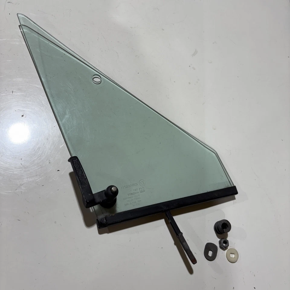 1982-1992 Jeep Cherokee vent glass (LH driver side) wing window (Comanche) - Image 1 of 4