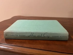 Vintage Hue And Cry 1953 Book By Elizabeth Yates Published By Coward- McCann Inc - Imagen 1 de 10