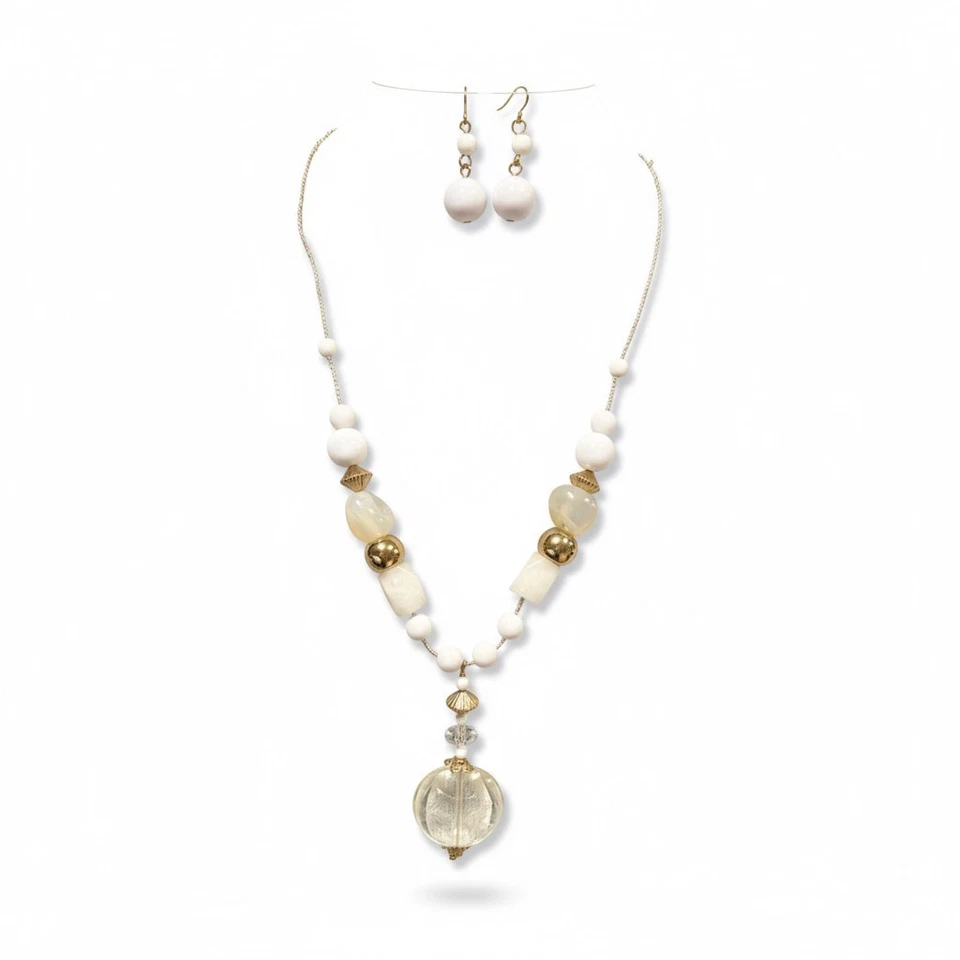 Juego de pendientes collar cuentas tono dorado con cuentas de vidrio blanco y lucite Foto 1 de 1