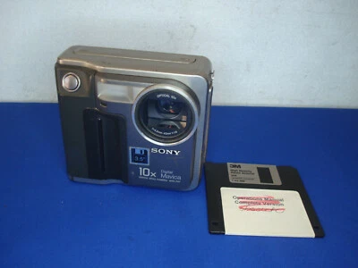 Sony Vintage Mavica MVC-FD7 3.5" floppy disk digital camera  Untested for parts - Image 1 of 4