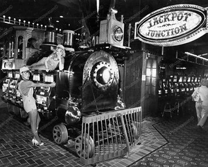 Lok Spielautomaten Jackpot Juction Vintage 8x10 Reprint of Old Photo - Bild 1 von 1