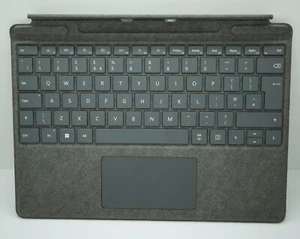 Microsoft Surface Pro 11 X 9 8 UK Signature Keyboard Type Cover - Platino 1864 - Foto 1 di 8