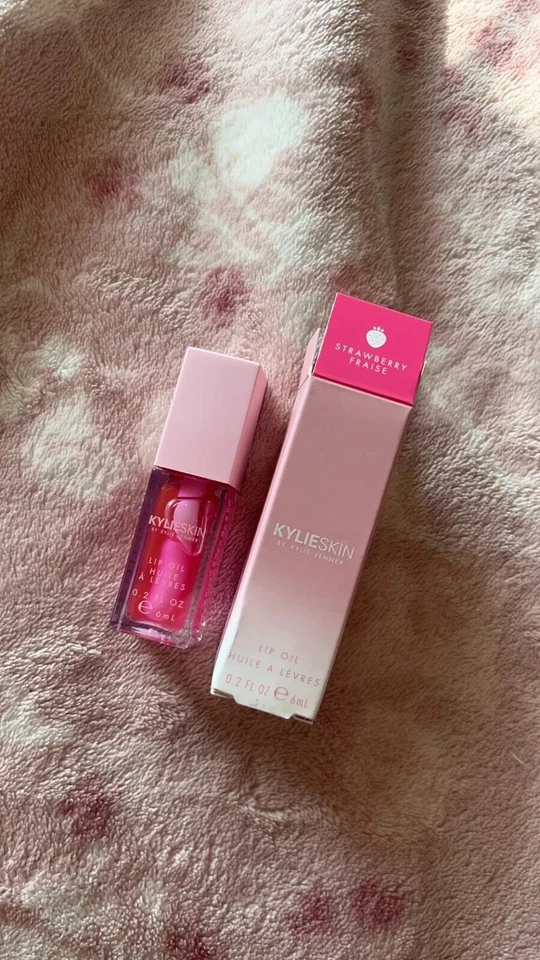 Kylie Skin Strawberry Lip Oil Kylie Jenner NIB 0.2 oz - Image 1 of 1
