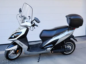 Emco E-Roller der 125ccm-Klasse - TÜV NEU - nur 3.960 Km - Erstbesitz - Bild 1 von 8
