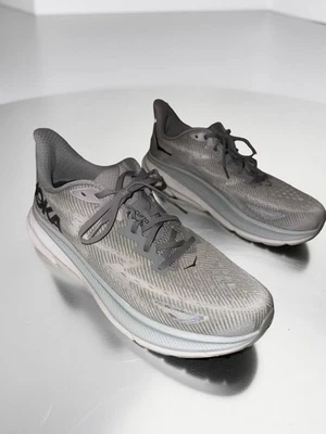 Tenis para correr HOKA ONE ONE Clifton 9 gris blanco para hombre EE. UU. 12 Foto 1 de 4