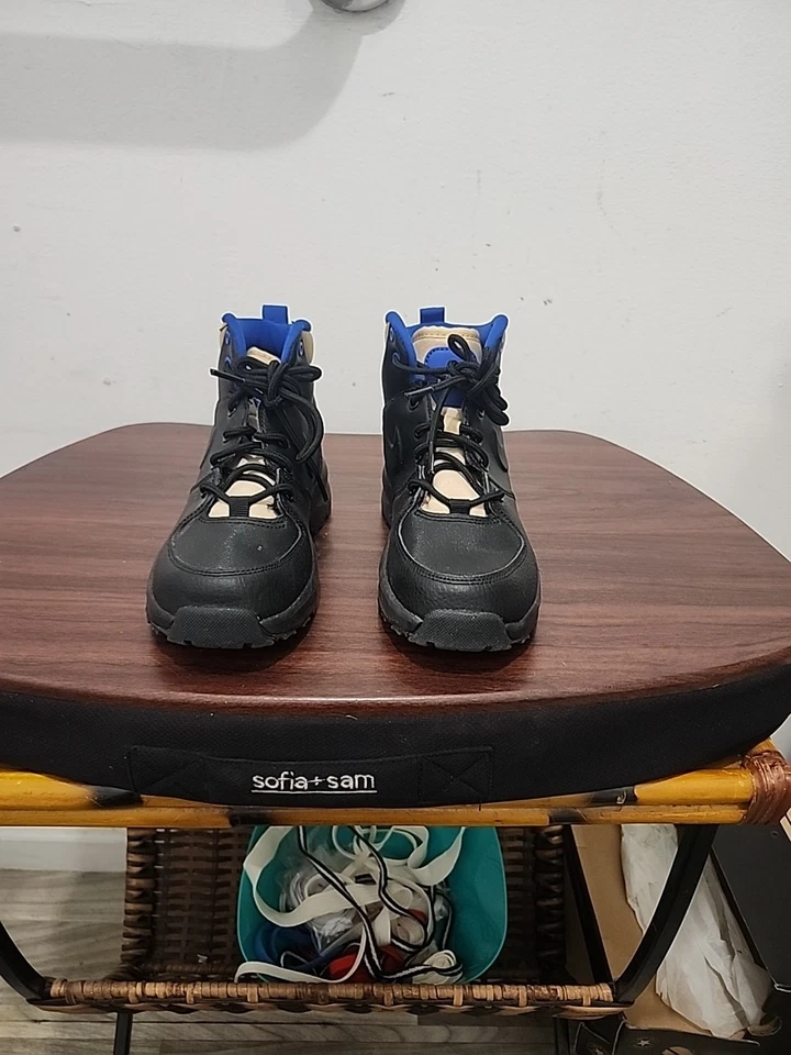 Nike SALE Grade School Manoa LTR Boots Size 2Y  - Image 1 of 4