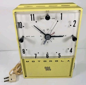 VINTAGE 1952 MOTOROLA Model 52CW1 WALL MOUNT CLOCK RADIO - WORKS! Sunfire Yellow - Picture 1 of 8