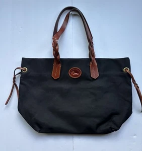 Dooney & Bourke Tasche schwarz Canvas mit braunen Lederriemen - Bild 1 von 12