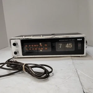 Radio orologio vintage RCA stato solido con numeri flip testata tutto funzionante - Foto 1 di 10