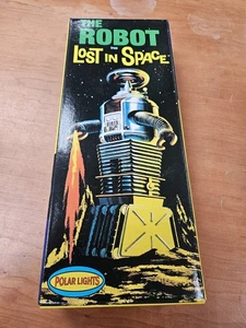 Polar Lights THE ROBOT From Lost In Space Plastic Assembly Kit #5030 - Picture 1 of 4