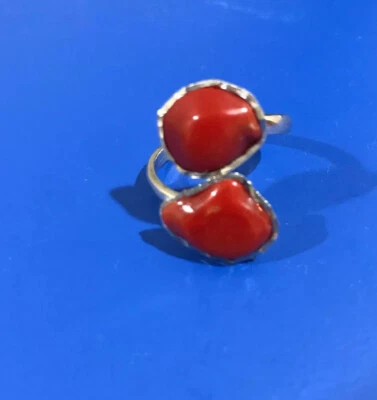 Hermoso anillo de dos piedras vintage de plata 925 natural de CORAL ROJO sin tratar marcado Foto 1 de 4