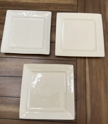 Pier 1 Imports Martillo Creme Brulee 10" Platos de Cena Cuadrados Gres Lote de 3 Foto 1 de 4