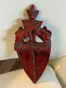 Antigua herramienta primitiva del siglo XIX plomada de madera MADERA Y LACA 8" DE ALTO - Imagen 1 de 4