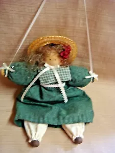 Süße handgefertigte Hängepuppe im Landhausstil - Bild 1 von 3