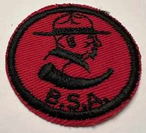 PATROL MEDALLION S-5 DAN BEARD RED TWILL RED RUBBER BACK 1969-71 - Picture 1 of 2
